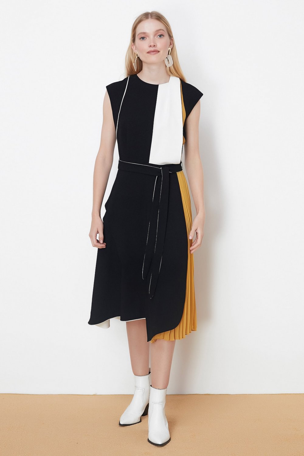 İpekyol Siyah Color Block Midi Elbise İpekyol Siyah Color Block Midi Elbise
