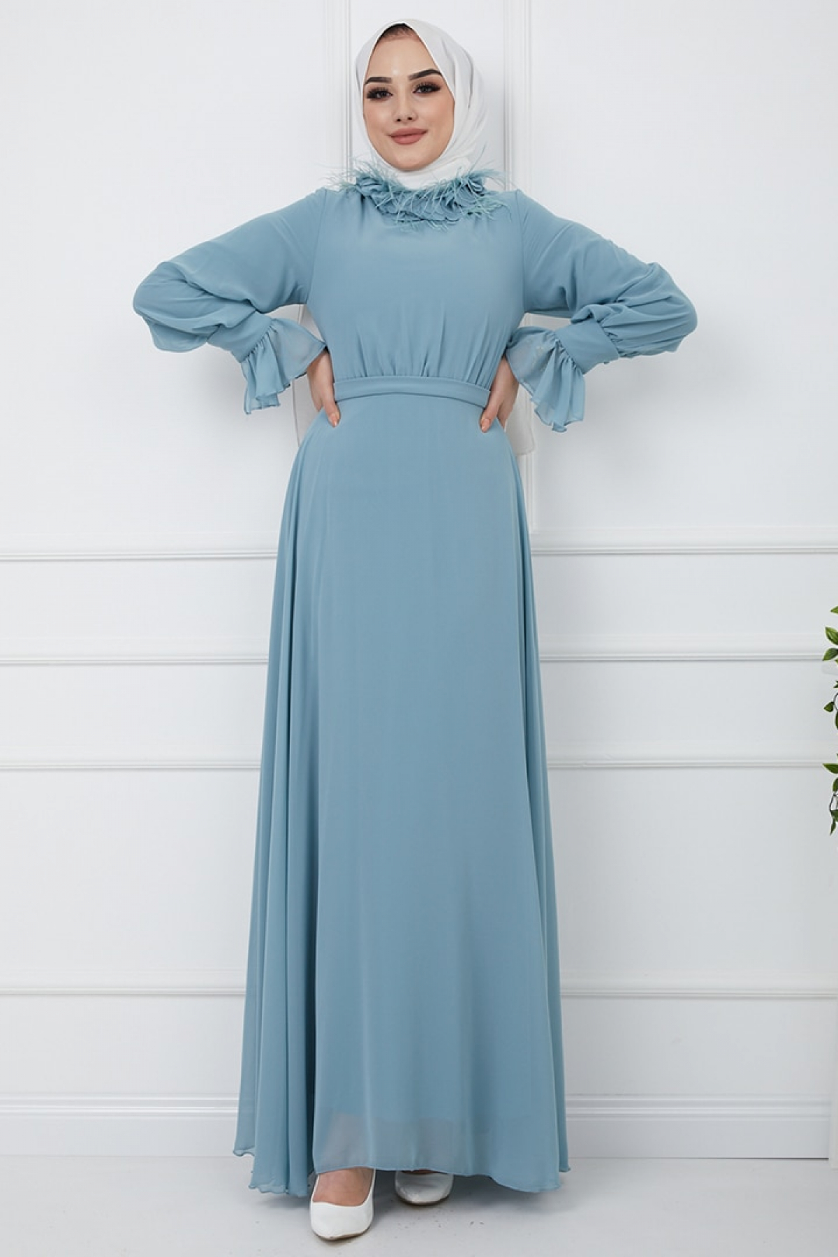 Olcay Mint Yeşili Yakası Tüy ve Şifon Pul Detaylı Kolu Büzgülü Abiye Elbise Olcay Mint Yeşili Yakası Tüy ve Şifon Pul Detaylı Kolu Büzgülü Abiye Elbise