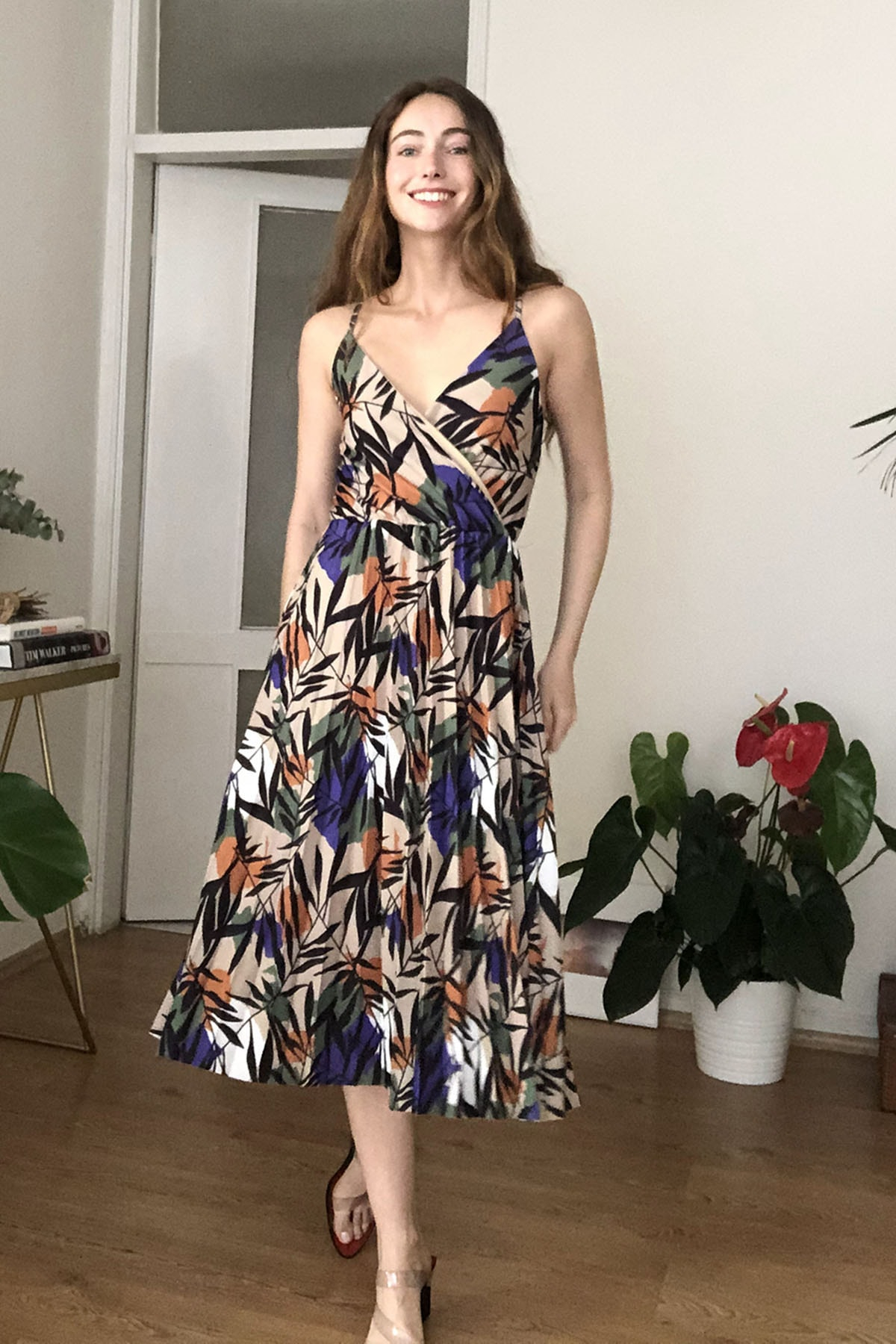 Trendyolmilla Askılı Bej Çicek Desenli Örme Midi Elbise Trendyolmilla Askılı Bej Çicek Desenli Örme Midi Elbise