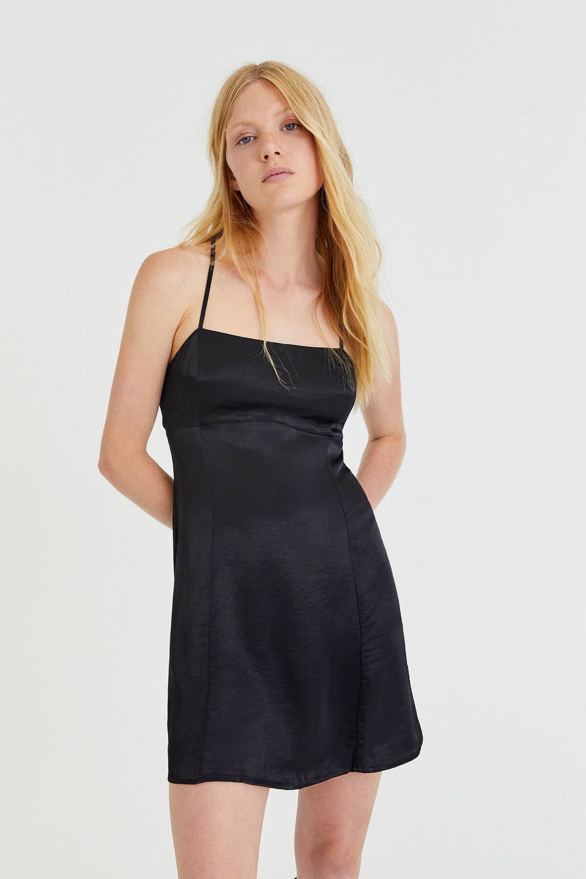 Pull & Bear Siyah Askılı Saten Mini Elbise ElbiseBul