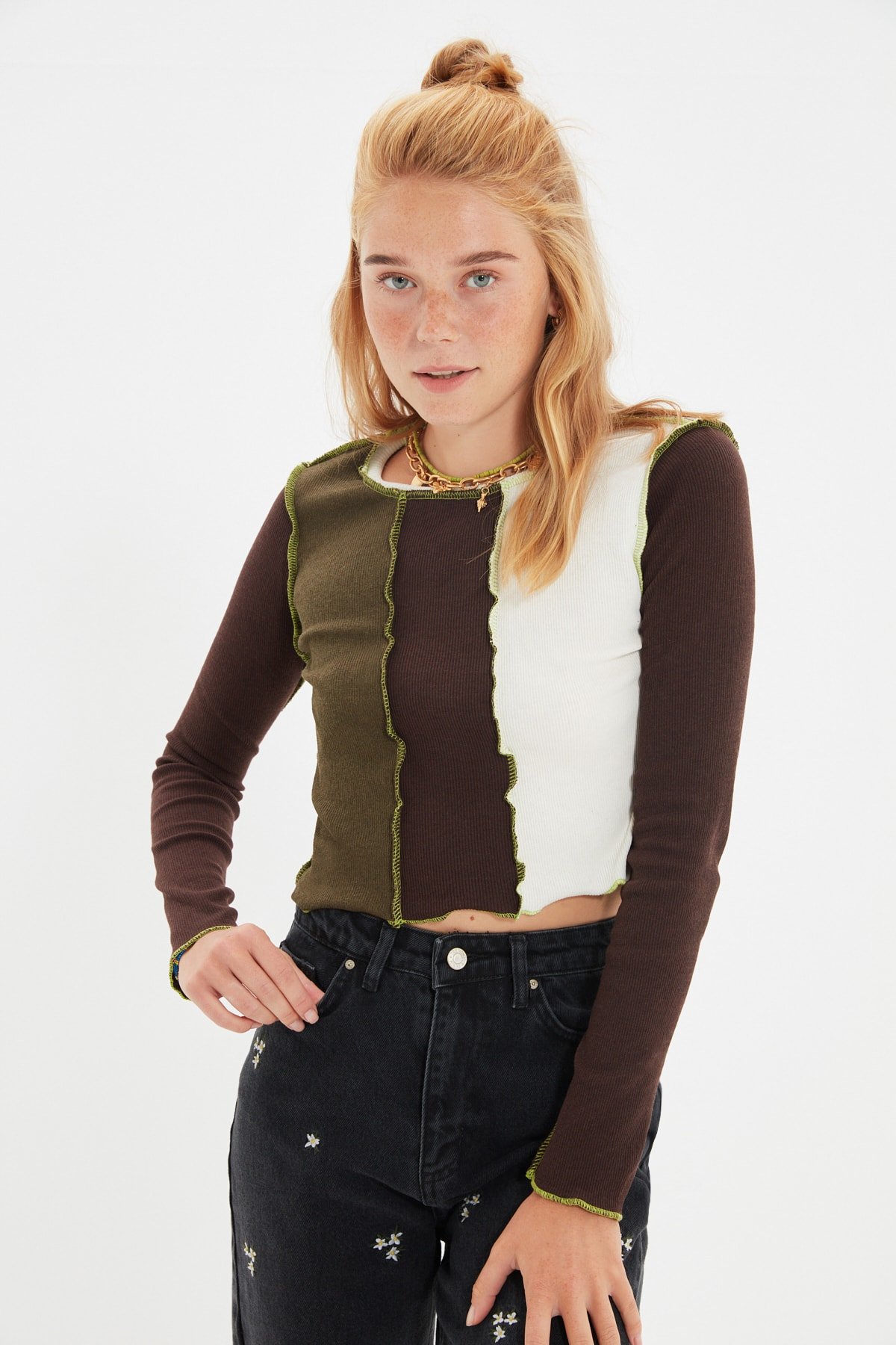 Trendyolmilla Kahverengi Crop Fitted Renk Bloklu Örme Bluz Trendyolmilla Kahverengi Crop Fitted Renk Bloklu Örme Bluz