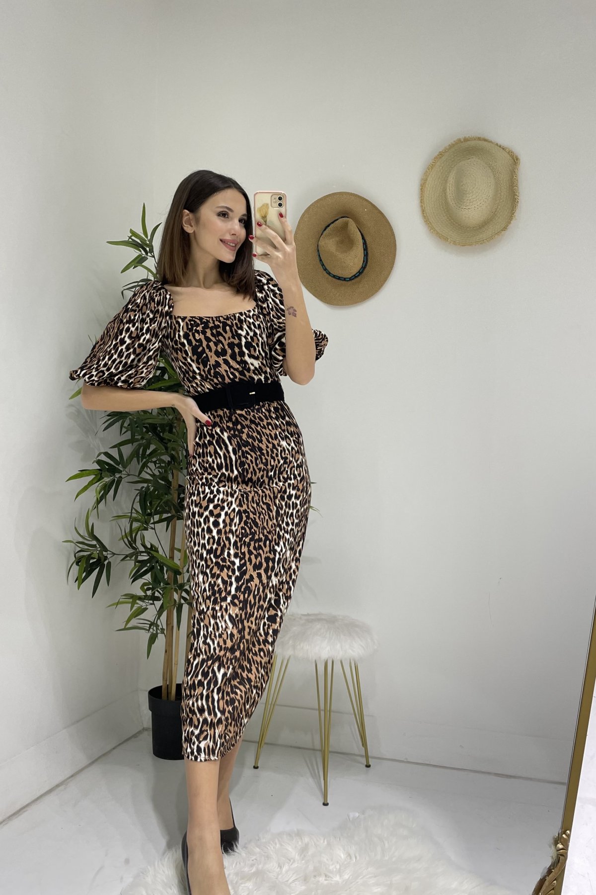 Modakapimda Ekru Kemerli Leopar Desen Midi Elbise Modakapimda Ekru Kemerli Leopar Desen Midi Elbise